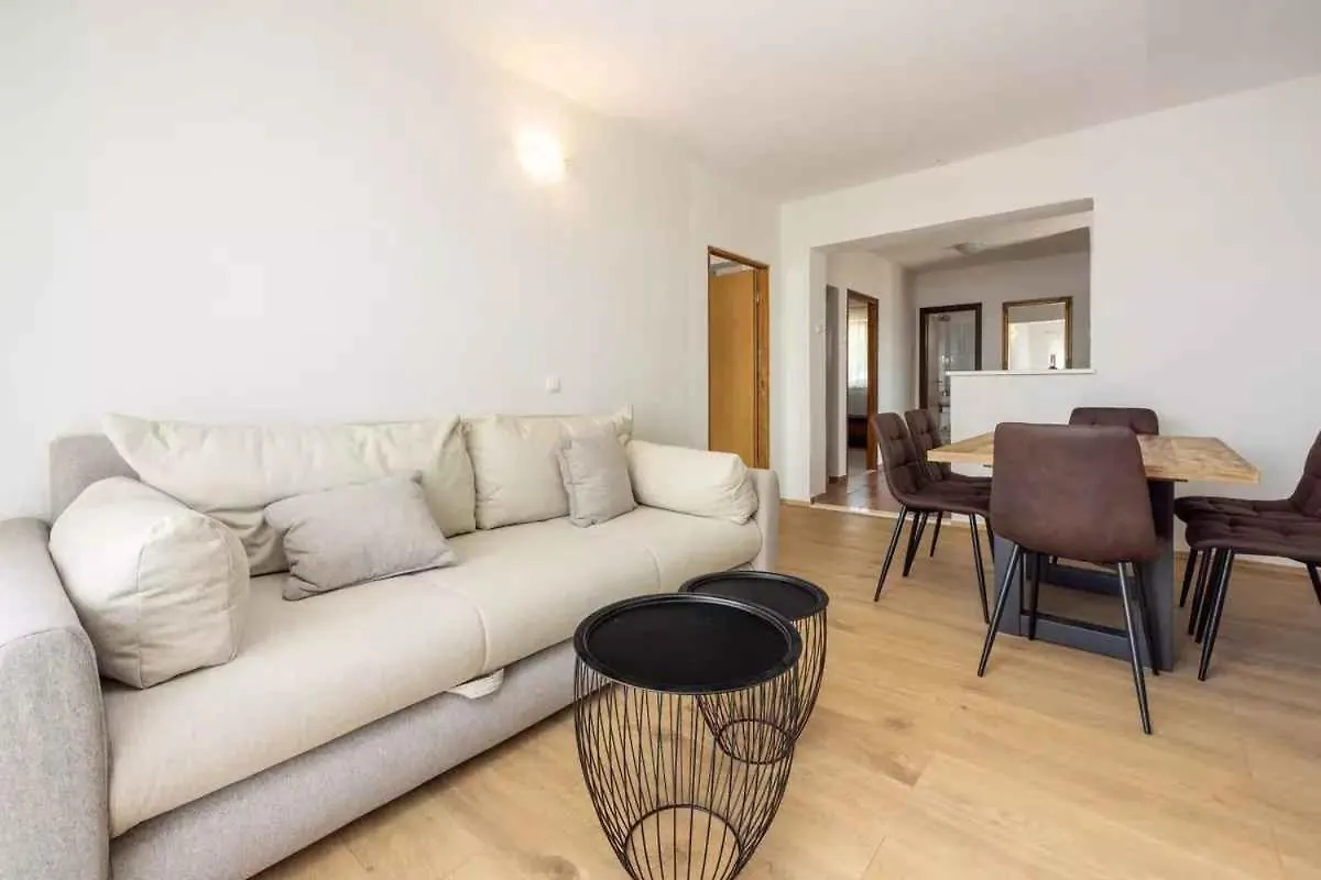 Apartment In Novi Vinodolski 15442 Croatia