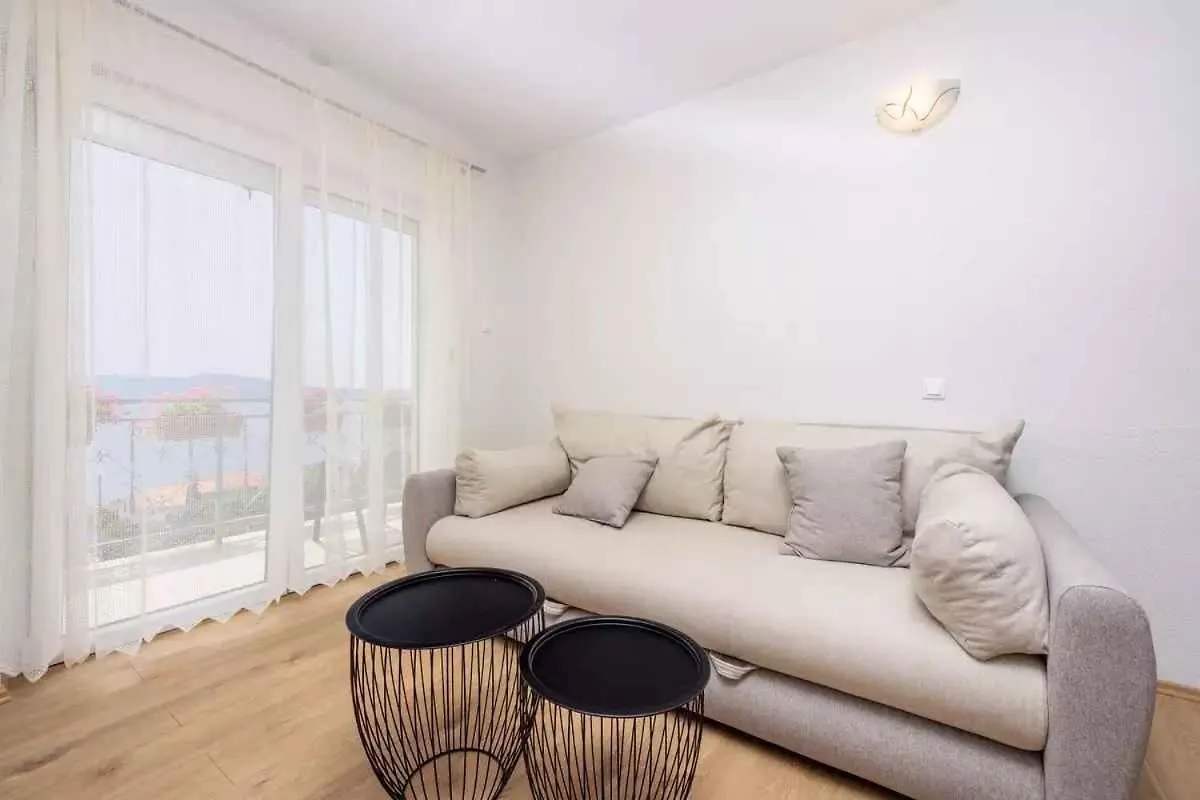 Apartment In Novi Vinodolski 15442