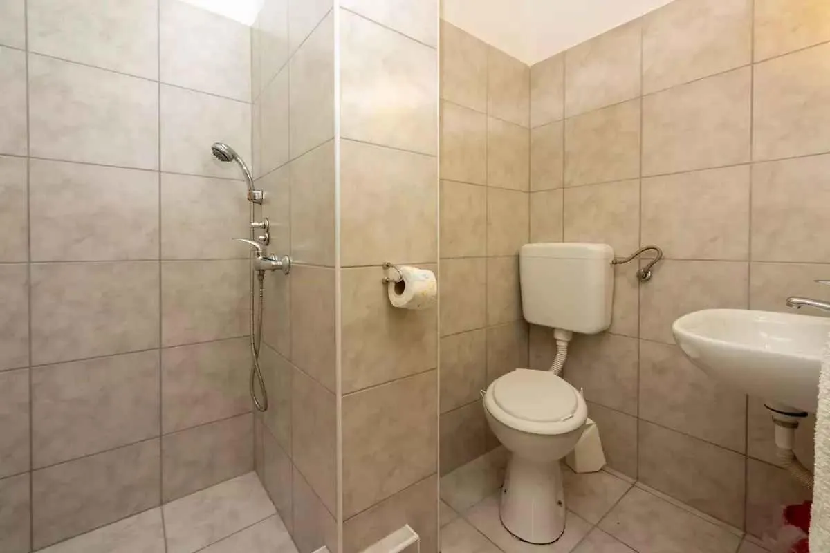 Apartment In Novi Vinodolski 15442