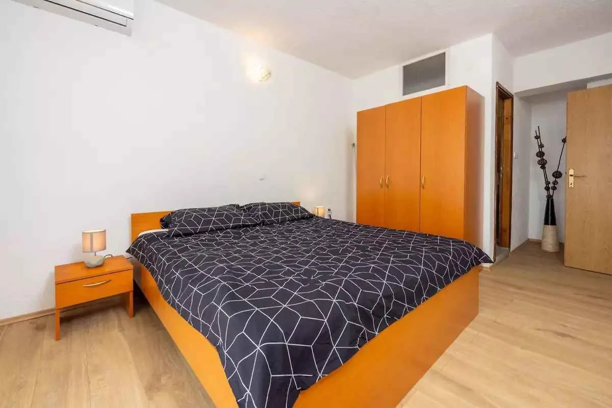 Apartment In Novi Vinodolski 15442