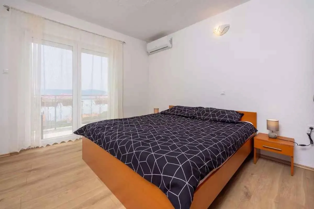 Apartment In Novi Vinodolski 15442
