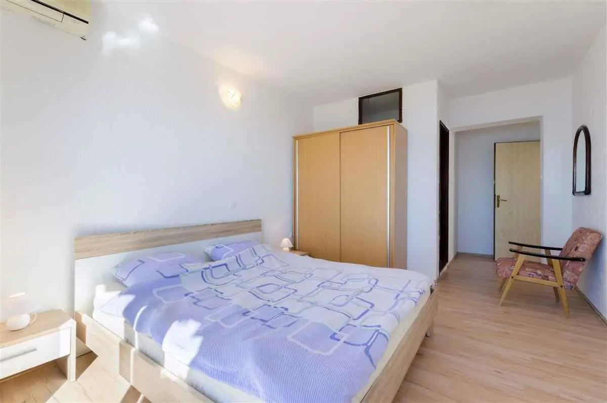 Apartment In Novi Vinodolski 15442