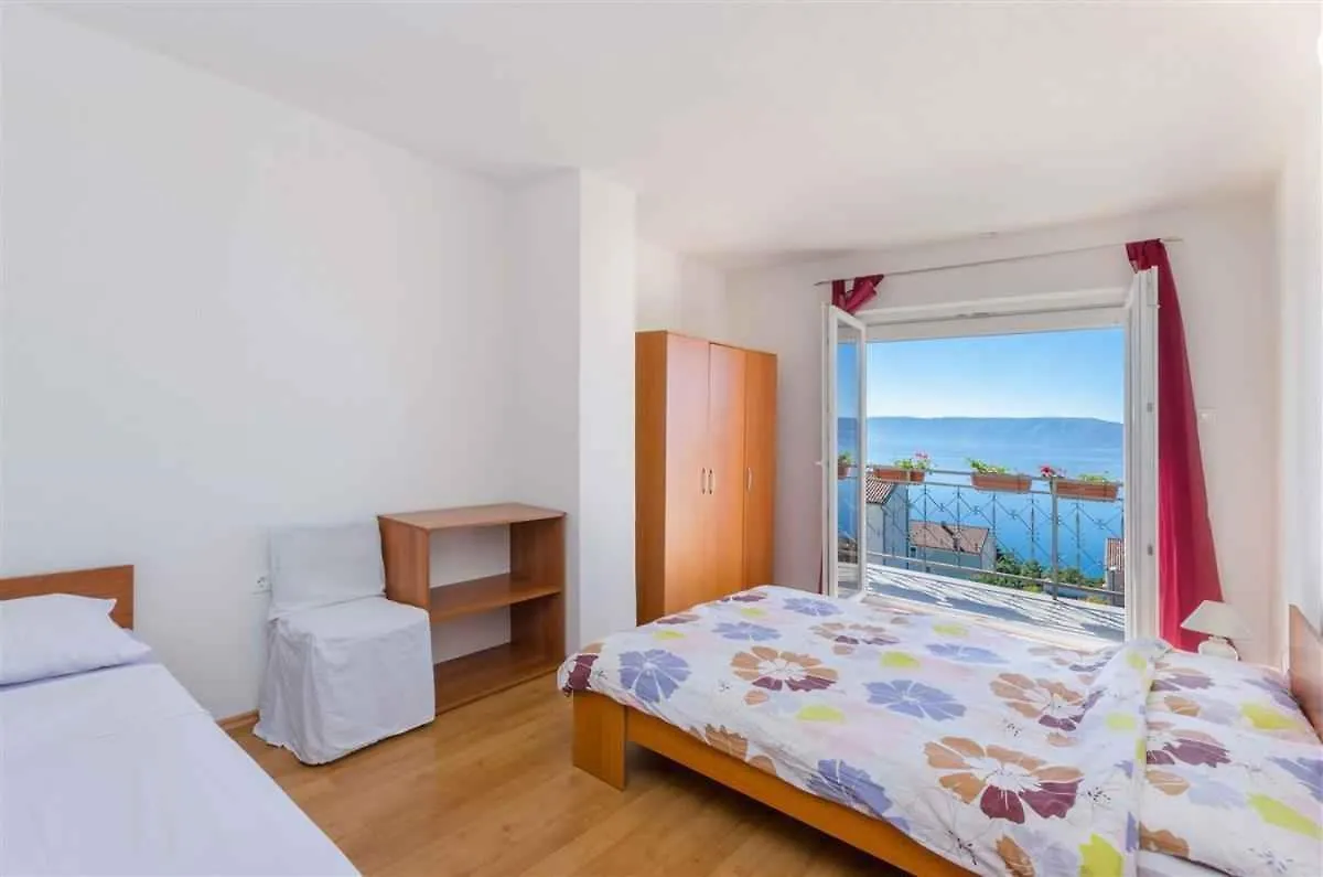 Apartment In Novi Vinodolski 15442
