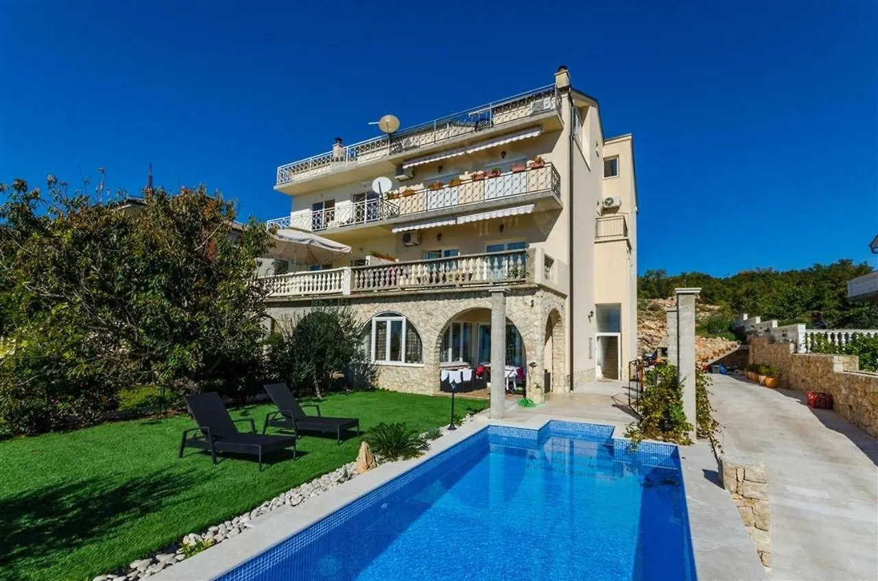 Apartment In Novi Vinodolski 15442